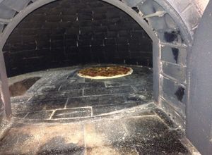 Una foto de Pizza en horno de leña. Quinta la Domingueña