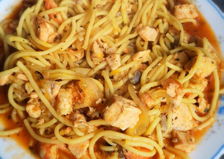 Espaguetis con salmón y langostinos