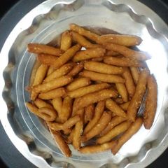 A picture of Chawal ki mathri.