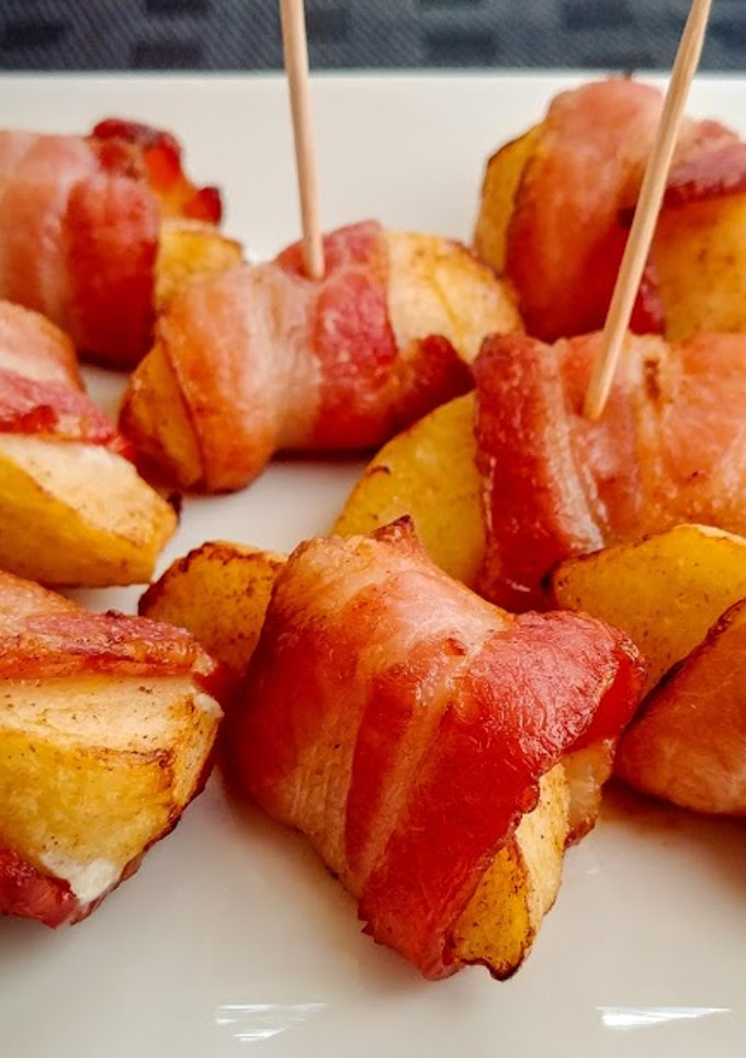 A picture of Bacon Wrapped Apples.