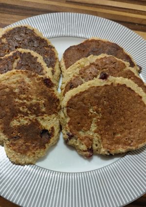 Φωτογραφία της συνταγής Μίνι pancakes με βρώμη, μπανάνα και κεράσια
