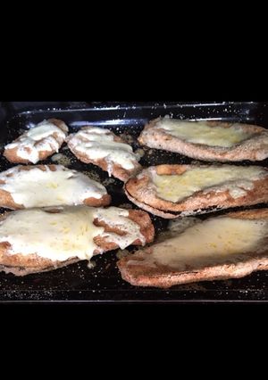 Una foto de Milanesas de berenjena al horno🍆💘