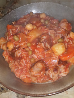 Una foto de Guiso express de arroz con salchicha parrilera