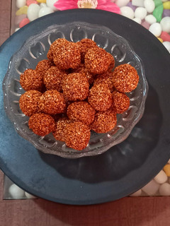 તલ ના લાડુ (Til Ladoo Recipe In Gujarati) રેસીપી મુખ્ય ફોટો
