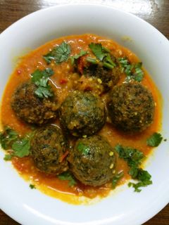पालक कोफ्ता करी (Palak kofta curry recipe in Hindi) रेसिपी मुख्य फोटो