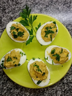 Una foto de Huevos rellenos con paté