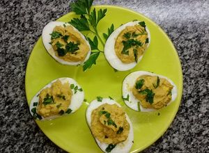 Una foto de Huevos rellenos con paté