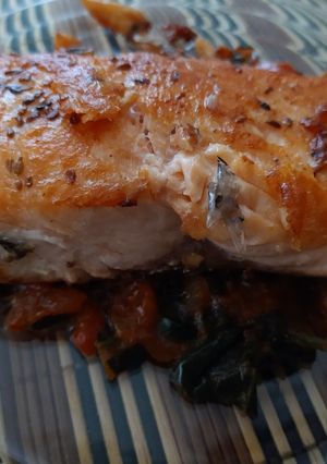 Una foto de Salmón con jitomate