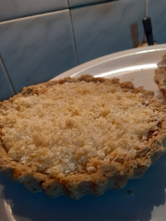 Una foto de Tarta de coco y dulce de leche fit