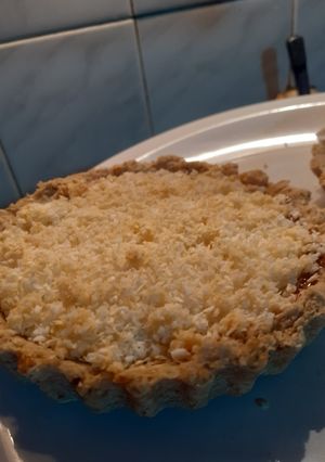 Una foto de Tarta de coco y dulce de leche fit