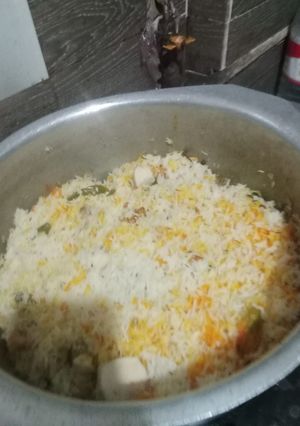 A picture of Chicken pilaoo.