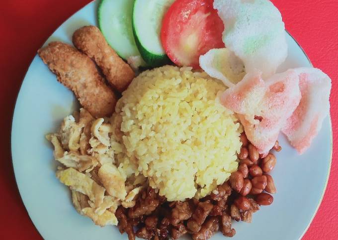Anti Ribet, Memasak Nasi Kuning MagicCom Irit Untuk Jualan