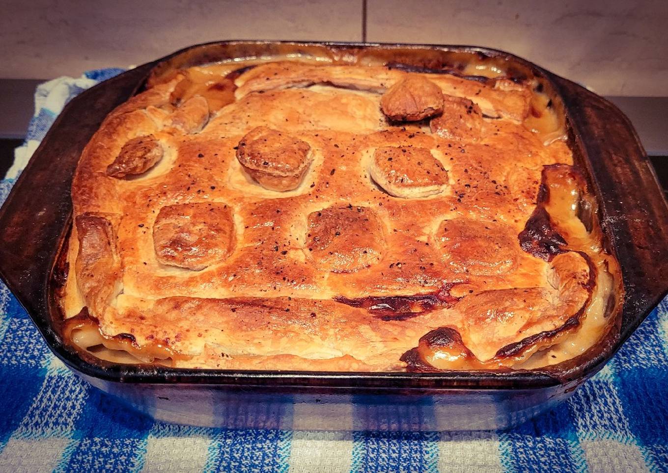 Chicken և mushroom pie