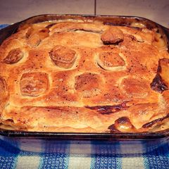 A picture of Chicken and mushroom pie.