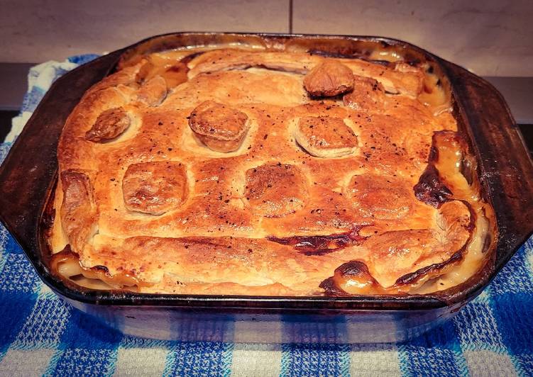 Chicken and mushroom pie