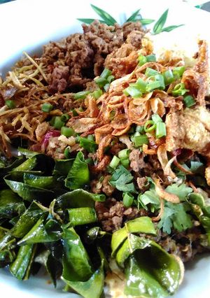 รูปของ ลาบไก่ลำพูน