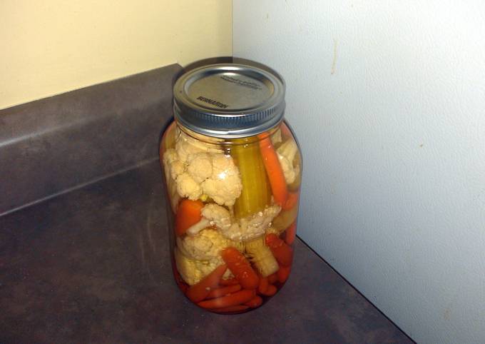 hot pickled veggies