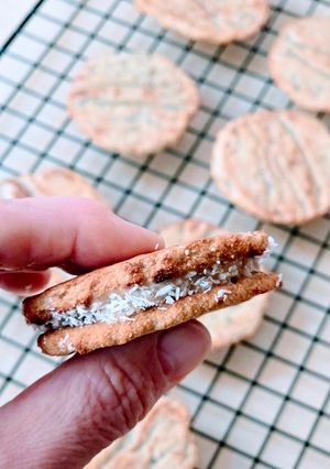 Una foto de Alfajorcitos saludables 😋 Alfajores rebeldes 🥥 sin azúcar agregado ni edulcorante 😋