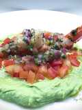 Gamberi con crema di avocado e salsa forte alla rucola