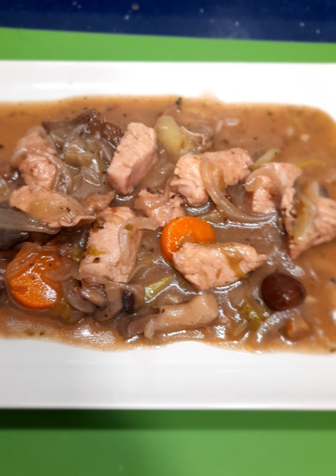 Una foto de Pollo en salsa con setas