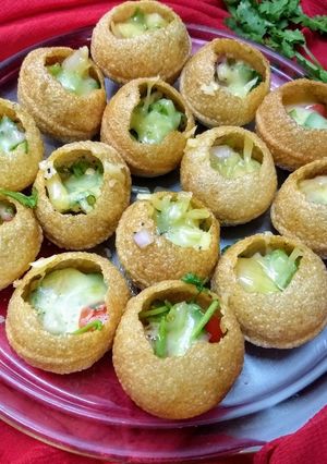 A picture of Pizza puri.