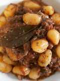 Gnocchi con ragú de carrilleras al Oporto