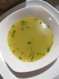 Consomé verde de pollo