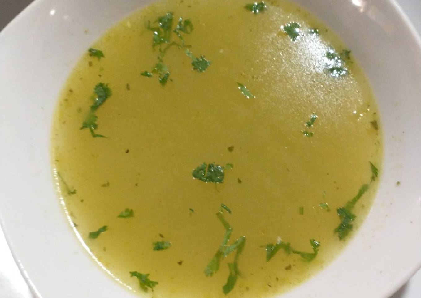 Consomé verde de pollo