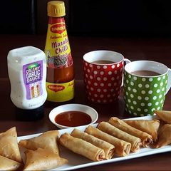 A picture of Chicken tikka cheese samosa.