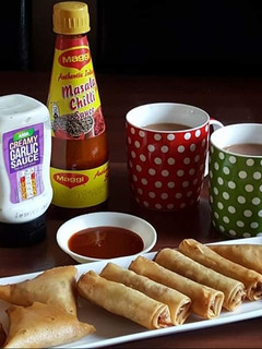 A picture of Chicken tikka cheese samosa.