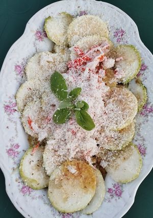 Una foto de Carpaccio de calabacín