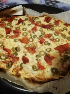 Una foto de Pizza ligera de jamón y queso
