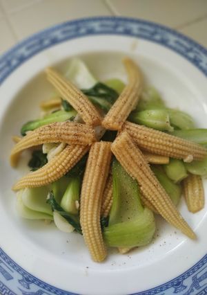 Hình của món Bắp non xào cải thìa.