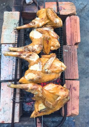 Hình của món Gà ta nướng mọi.