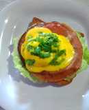 Huevos benedictino con salsa holandesa