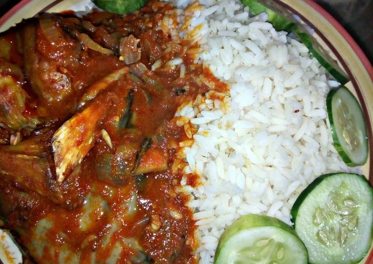 White Rice with catfish pepper soup and cucumber