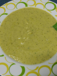 Una foto de Crema de calabacín y brócoli