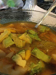 Una foto de Sopa de setas y flor de calabaza