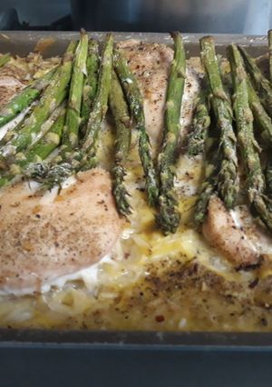 A picture of Jasmine Rice Chicken and Asparagus.