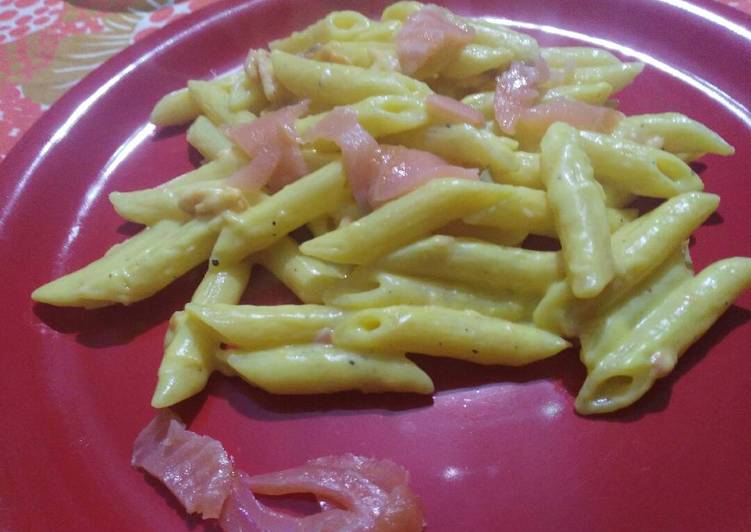 Steps to Make Veloce Penne al salmone con besciamella e zafferano
