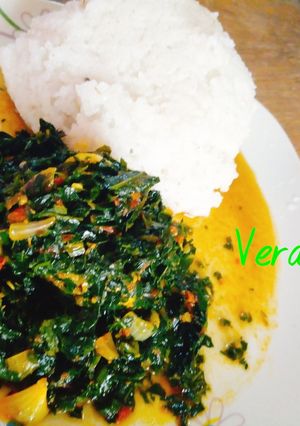 A picture of Rice pudding and vegetable Sauce.