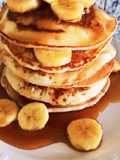 Pancakes with Honey-Glazed Banana (Eggless)