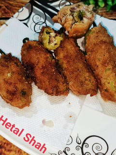 चिली चीज़ पॉपर्स(chilli cheese poppers recipe in hindi) रेसिपी मुख्य फोटो