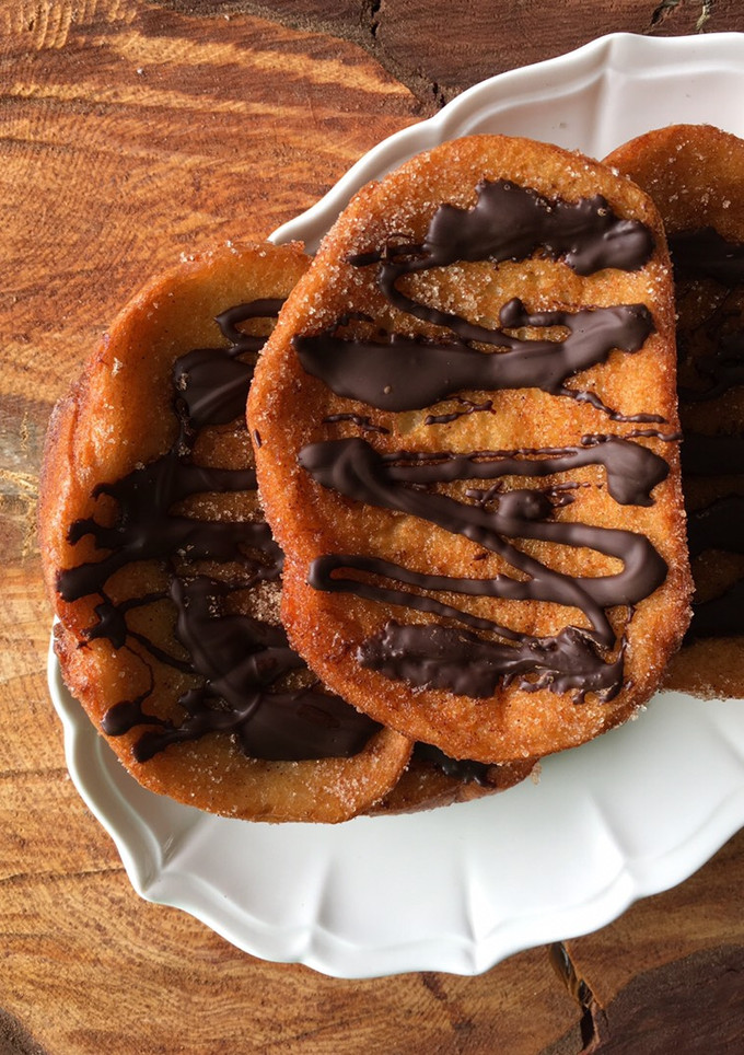 Una foto de Torrijas con naranja y chocolate 🍊 🍫