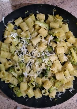 A picture of Pasta with Broccoli and Provolone.