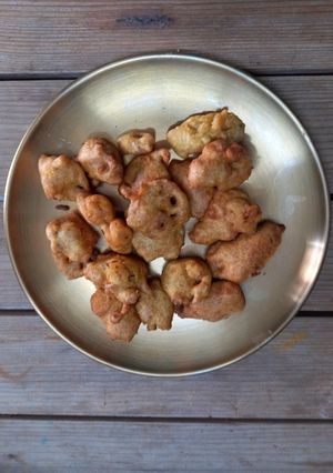 A picture of Lotus Stem Pakoda.