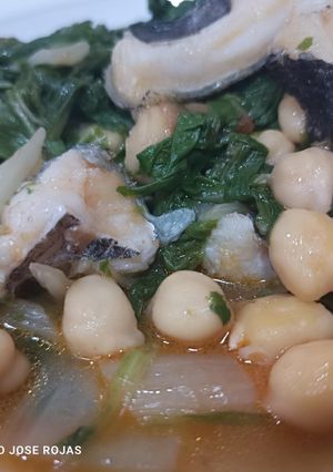 Una foto de Acelgas, garbanzos y bacalao Skrei