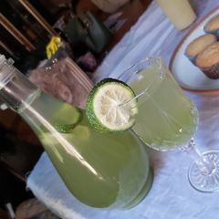 Cucumber lemonade 🥒 A picture of Cucumber lemonade 🥒.