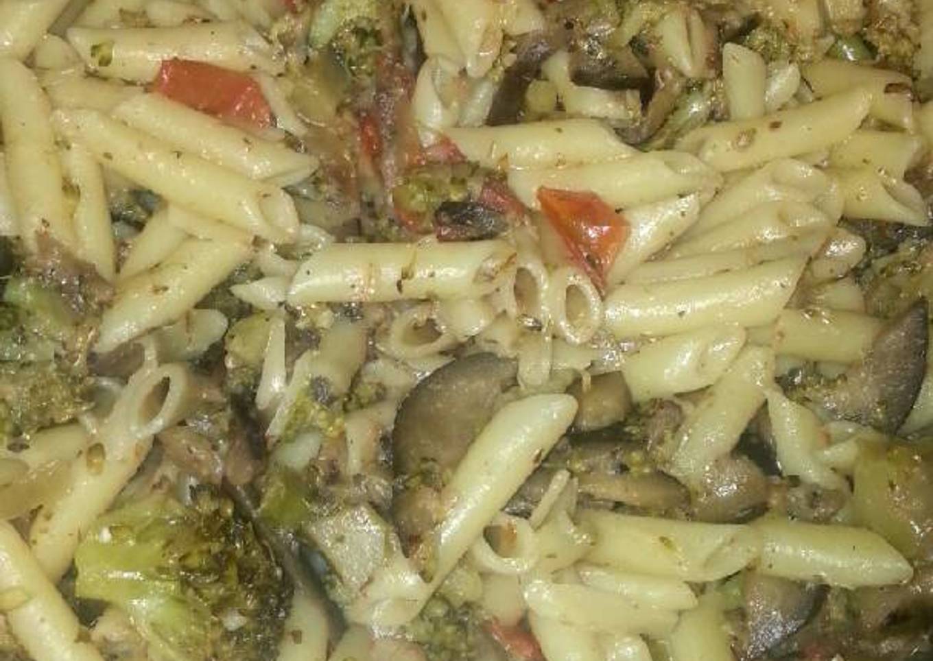 Macarrones con berenjenas y tomates cherry