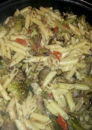 Foto principal de Macarrones con berenjenas y tomates cherry